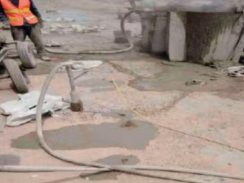 青松路街道水泥混凝土路面板底注浆技术 路面脱空注浆整治方案