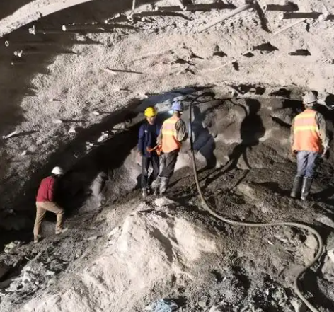 青松路街道拱顶带模注浆料的施工流程及注意事项
